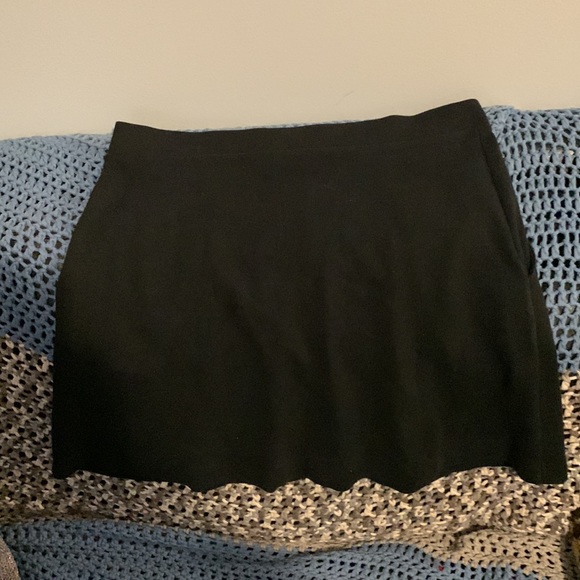 L black mini skirt - Picture 4 of 4